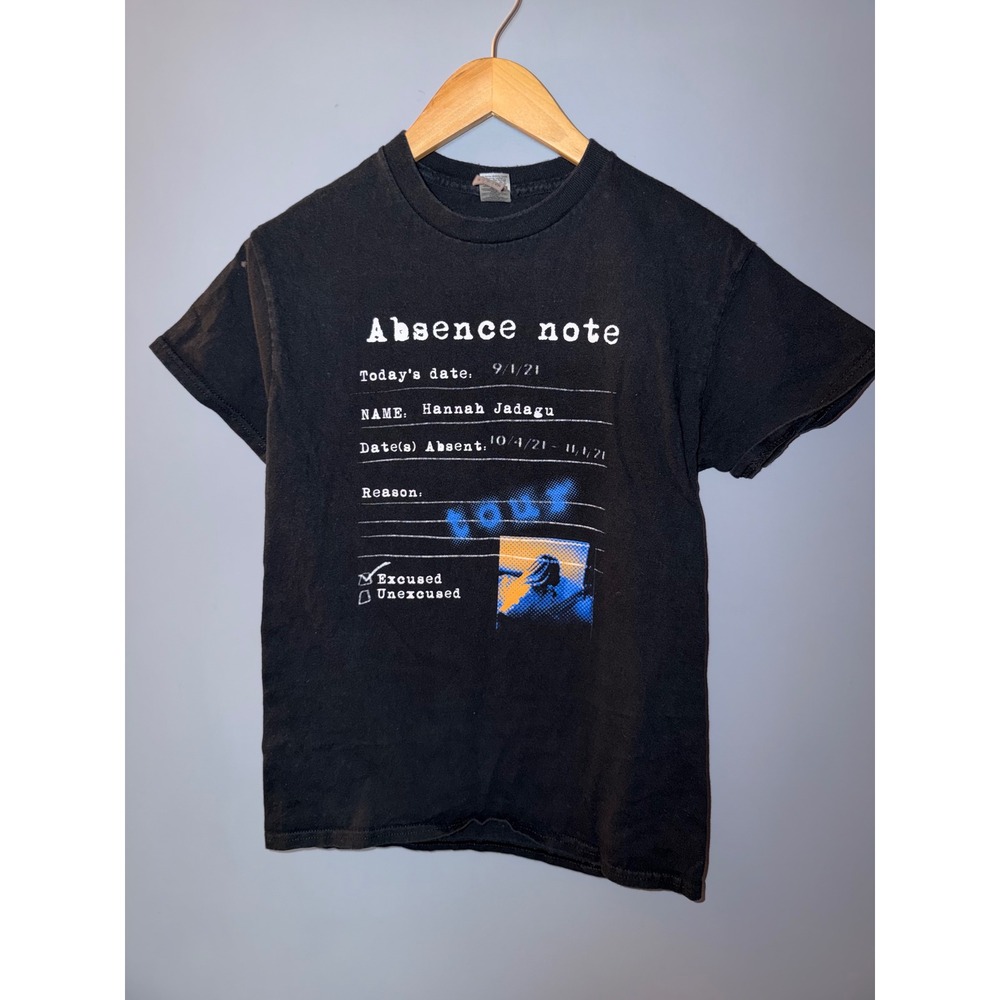 Hannah Jadagu 2021 Tour Absence Note Graphic‎ T-Shirt Black Small Gildan Cotton